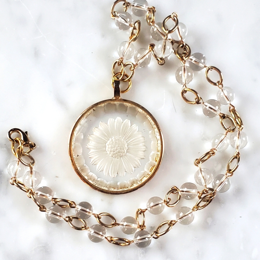 Vintage etched glass flower pendant necklace - Picture 3 of 7